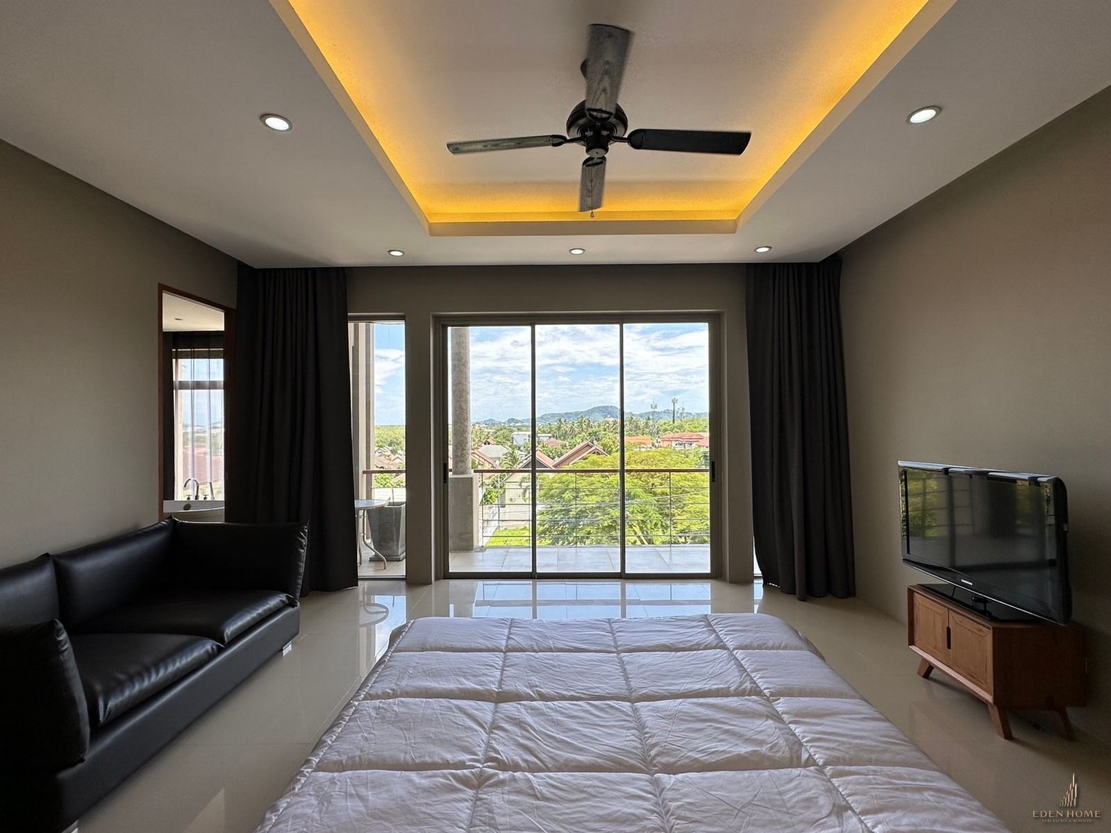 Modern Pool Villa newly Available in Chalong!!