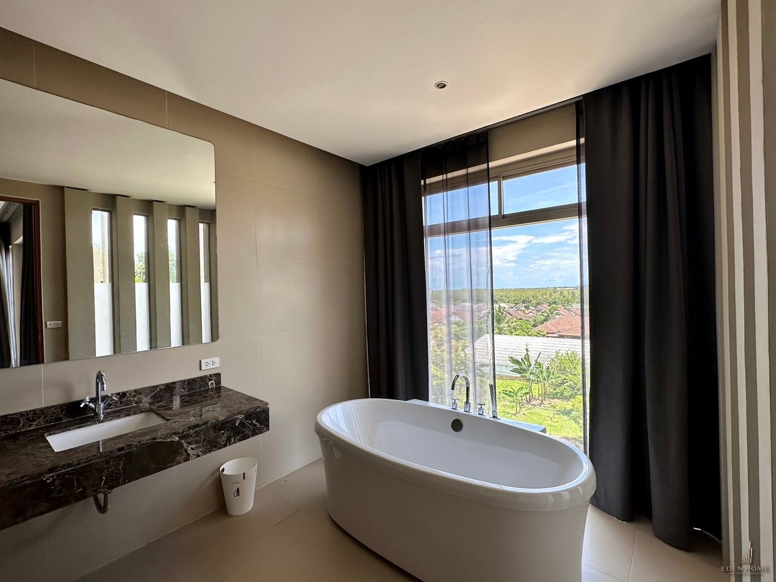 Modern Pool Villa newly Available in Chalong!!