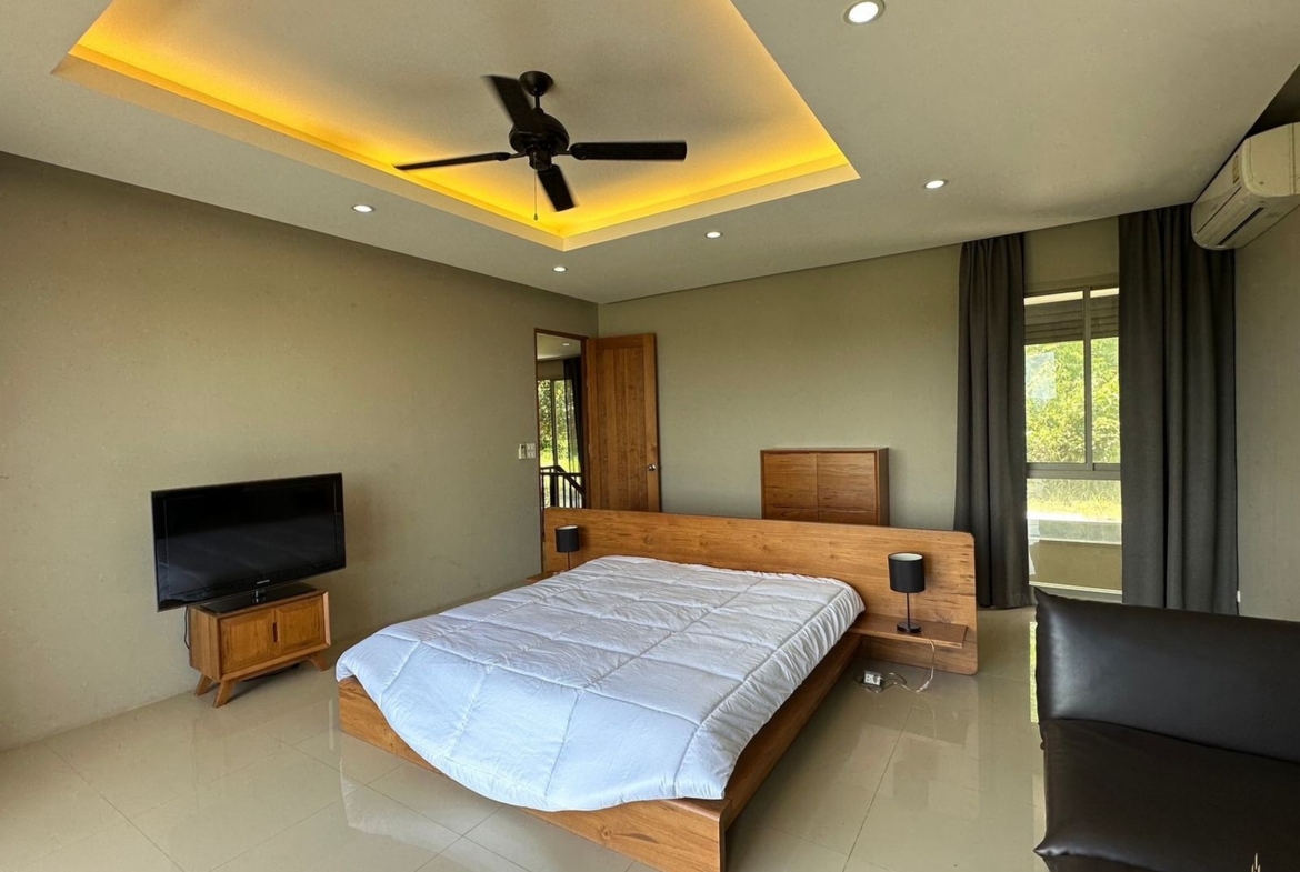 Modern Pool Villa newly Available in Chalong!!