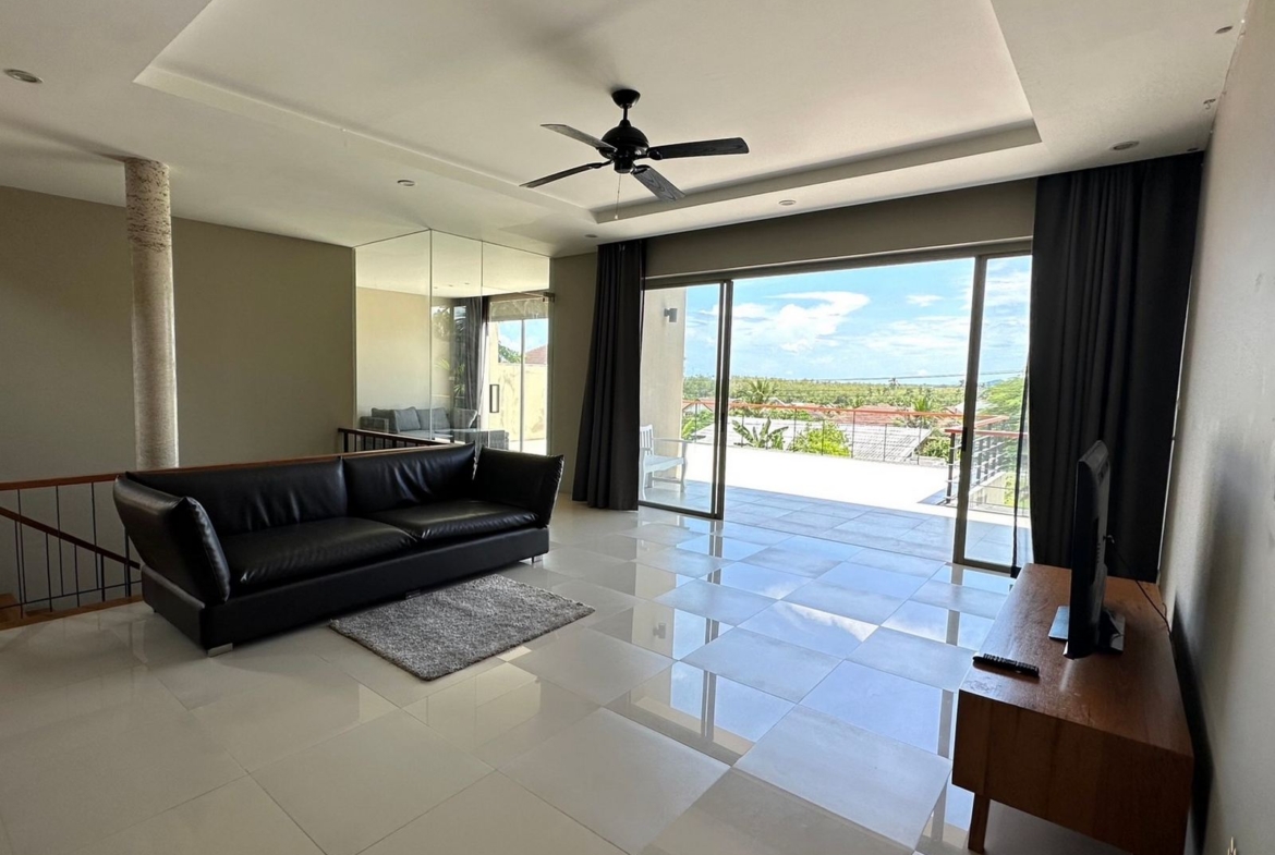 Modern Pool Villa newly Available in Chalong!!