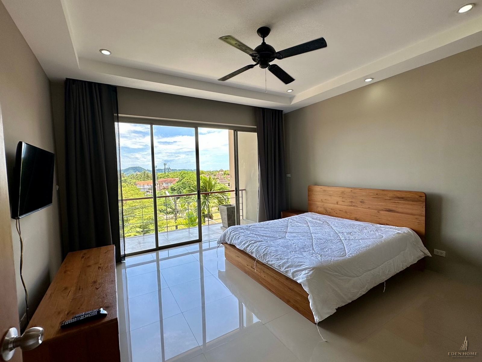 Modern Pool Villa newly Available in Chalong!!