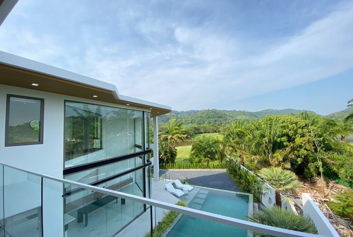 Luxury golf course view pool villa for sale at kathu!!