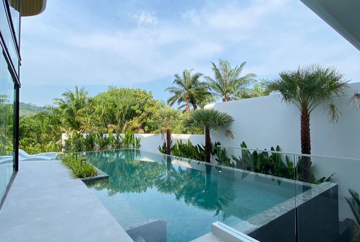 Luxury golf course view pool villa for sale at kathu!!