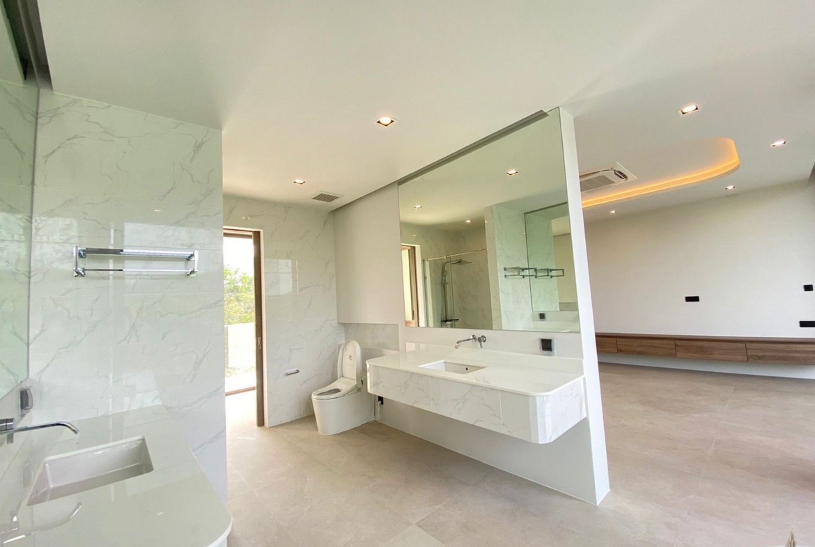 Luxury golf course view pool villa for sale at kathu!!
