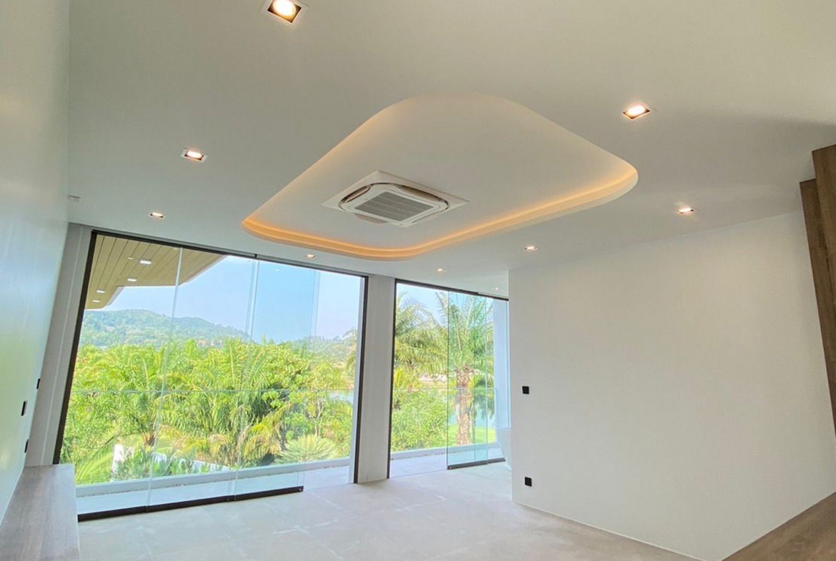 Luxury golf course view pool villa for sale at kathu!!