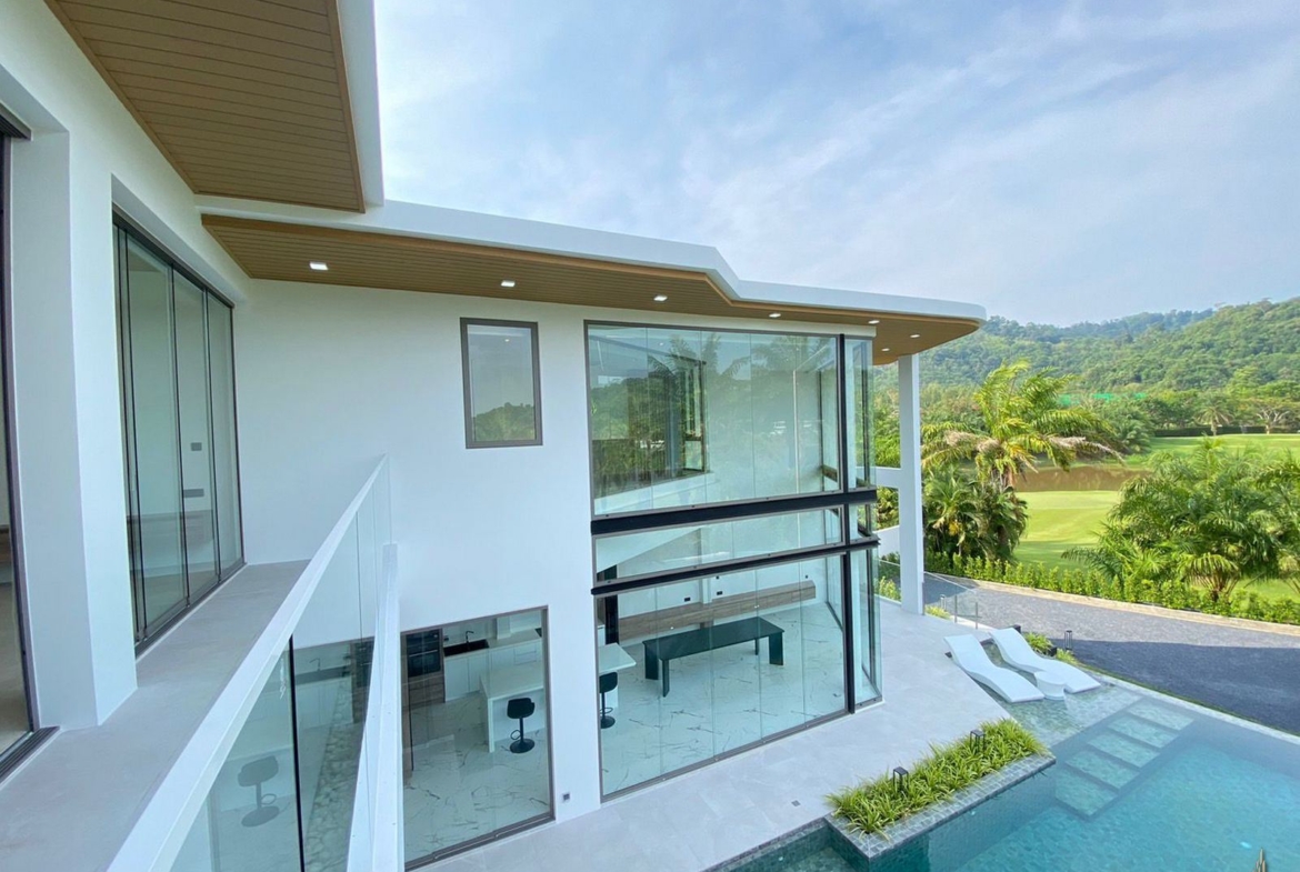 Luxury golf course view pool villa for sale at kathu!!