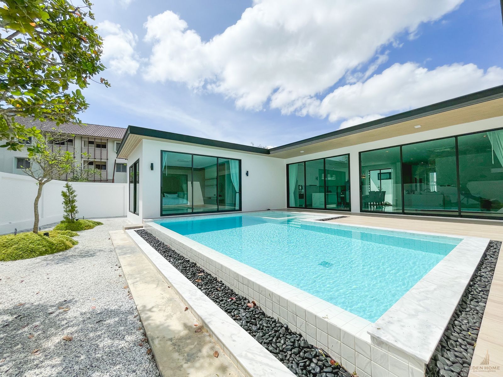 The modern villa for sale at Thalang