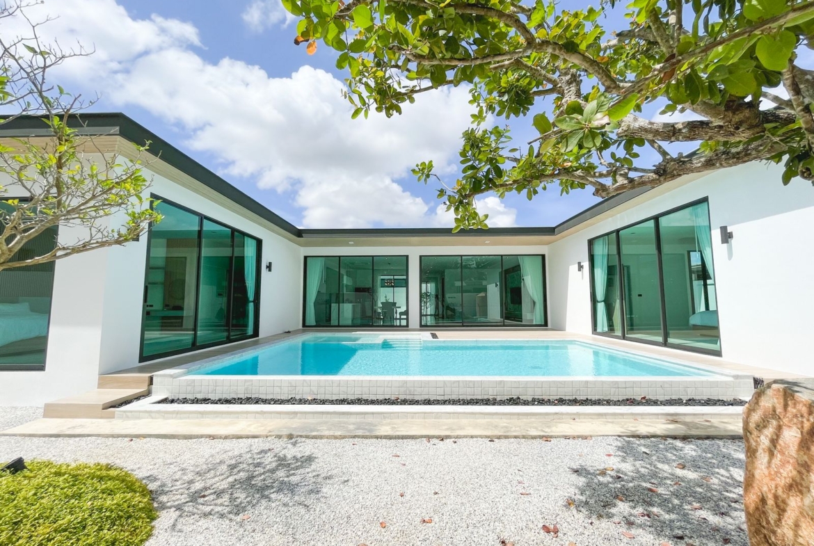 The modern villa for sale at Thalang