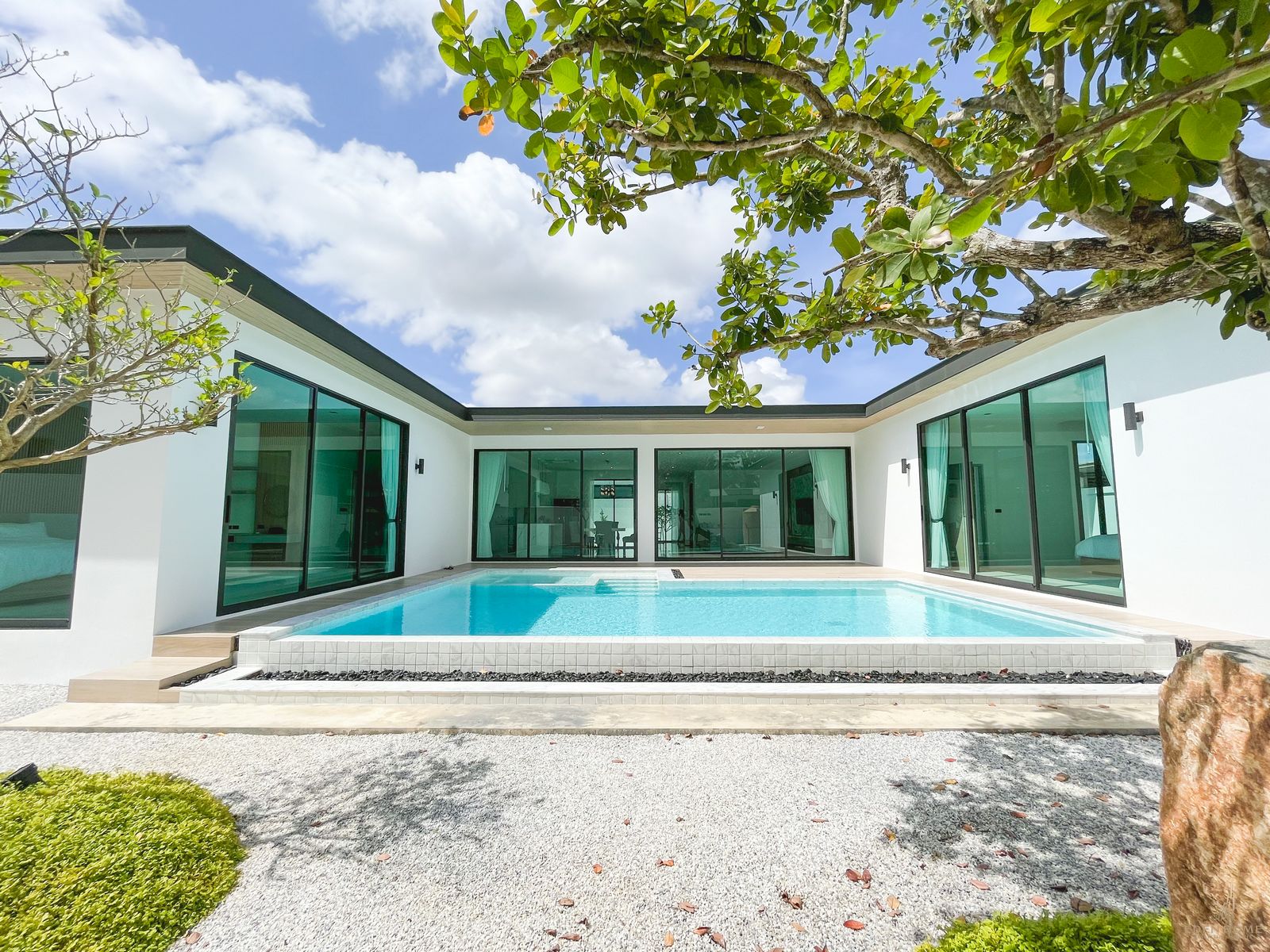 The modern villa for sale at Thalang