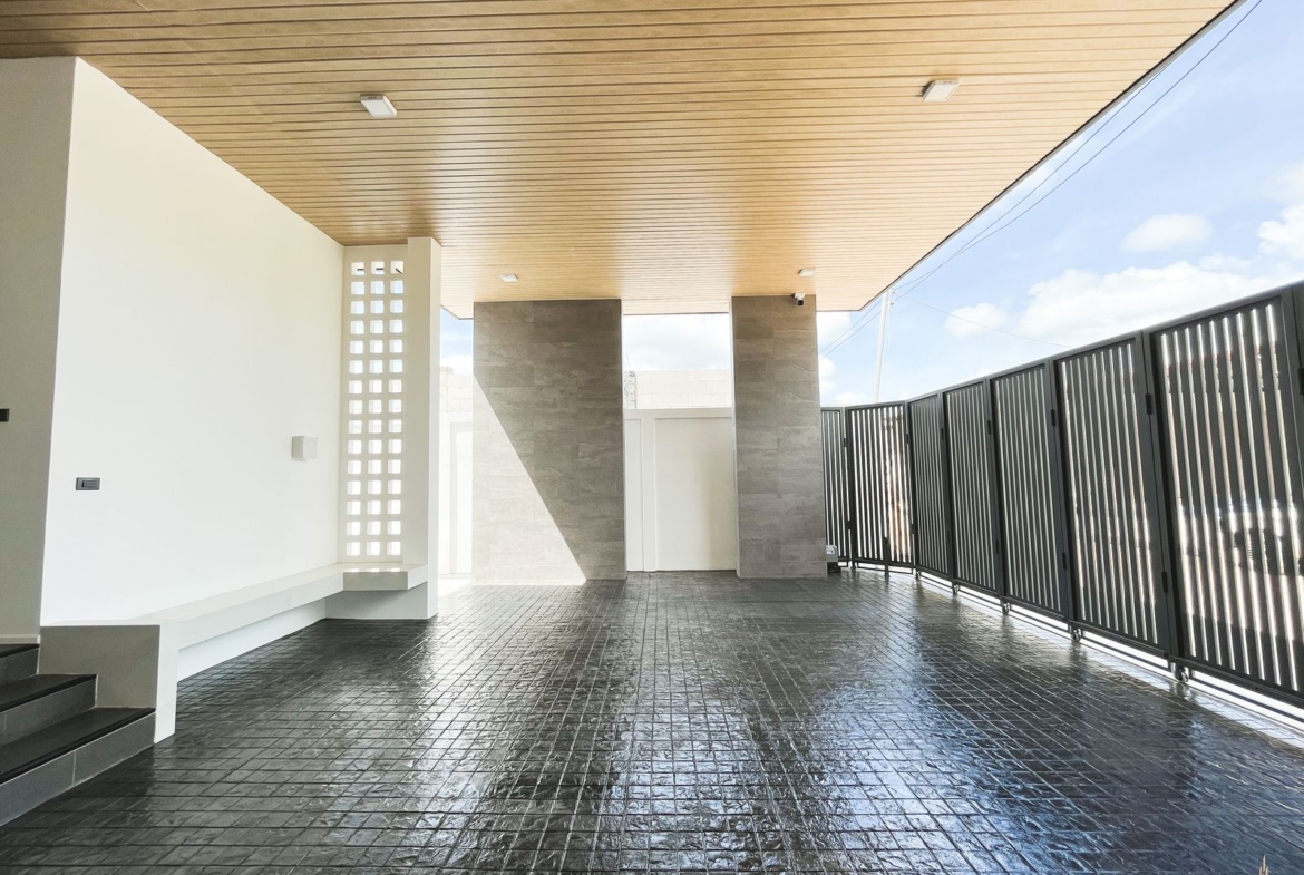 The modern villa for sale at Thalang