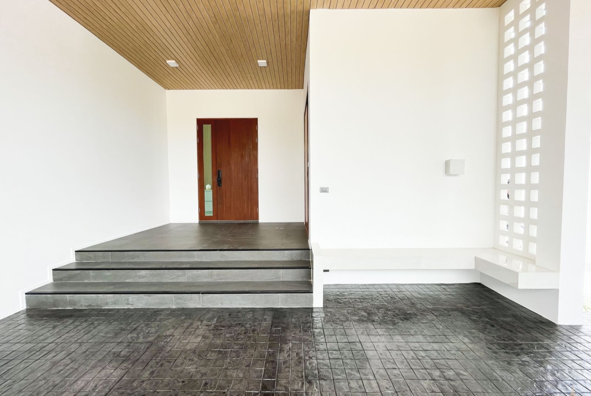 The modern villa for sale at Thalang