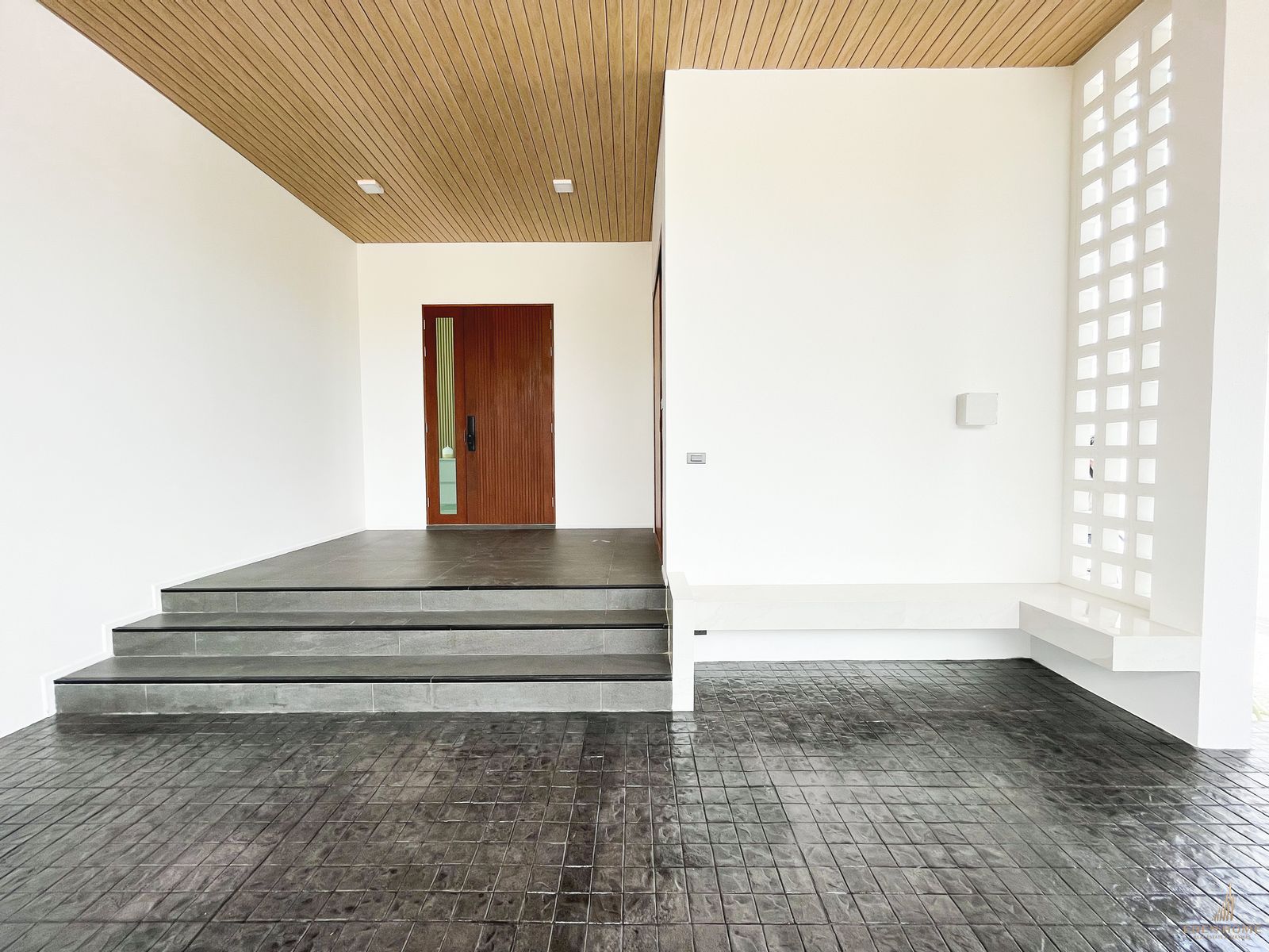 The modern villa for sale at Thalang