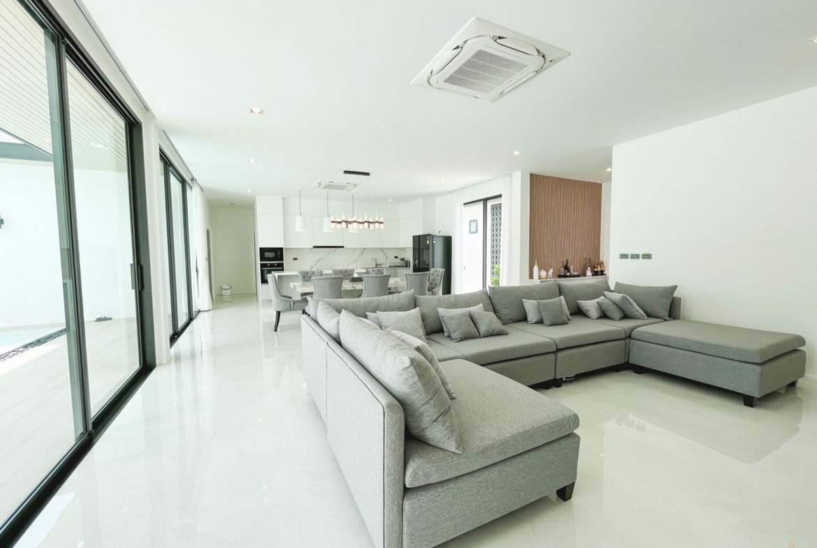 The modern villa for sale at Thalang
