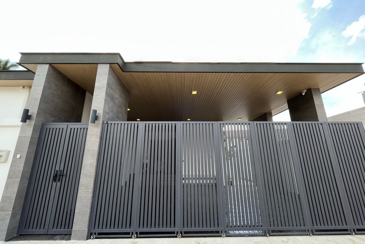 The modern villa for sale at Thalang