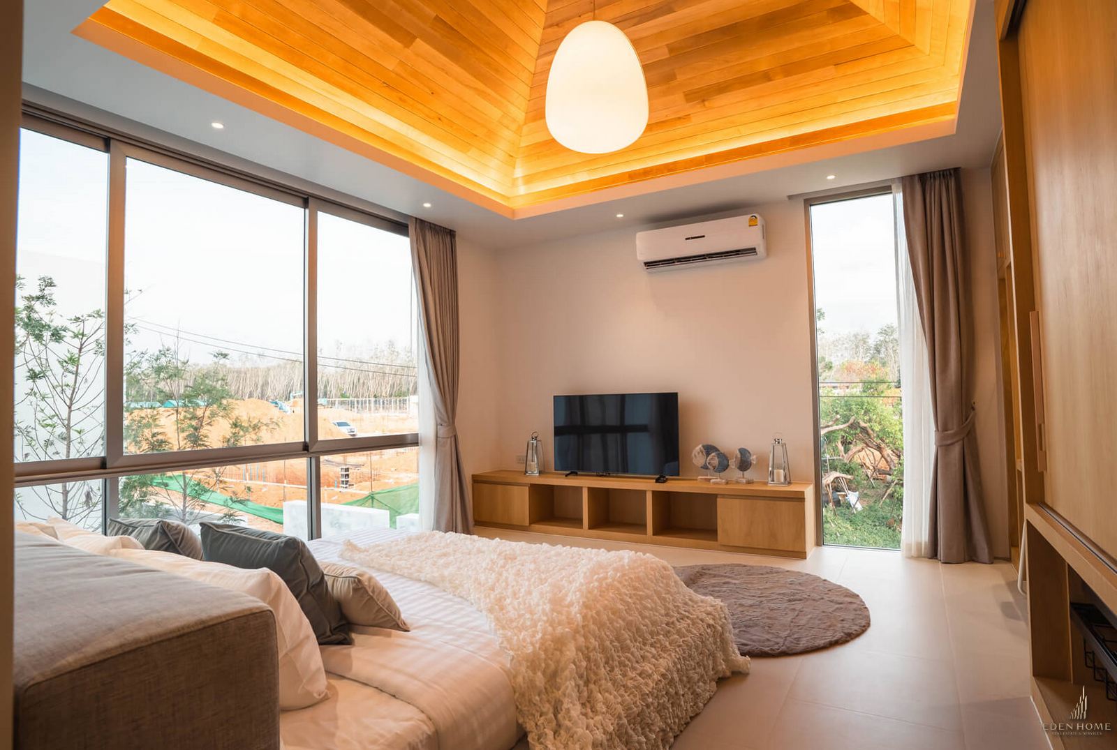 Modern-luxury villa for Sale in Pasak