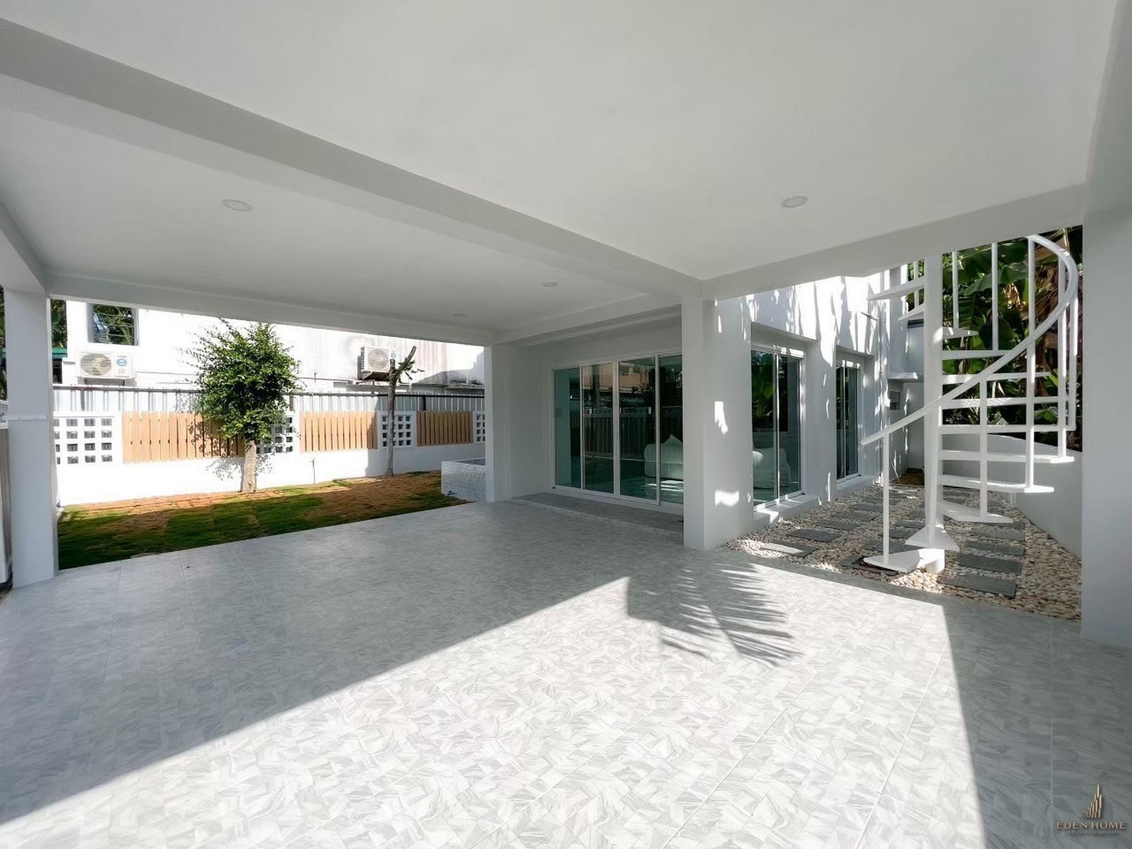 EHS-948 White house for sale in Kathu