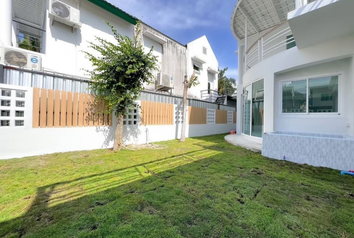 White house for sale in Kathu