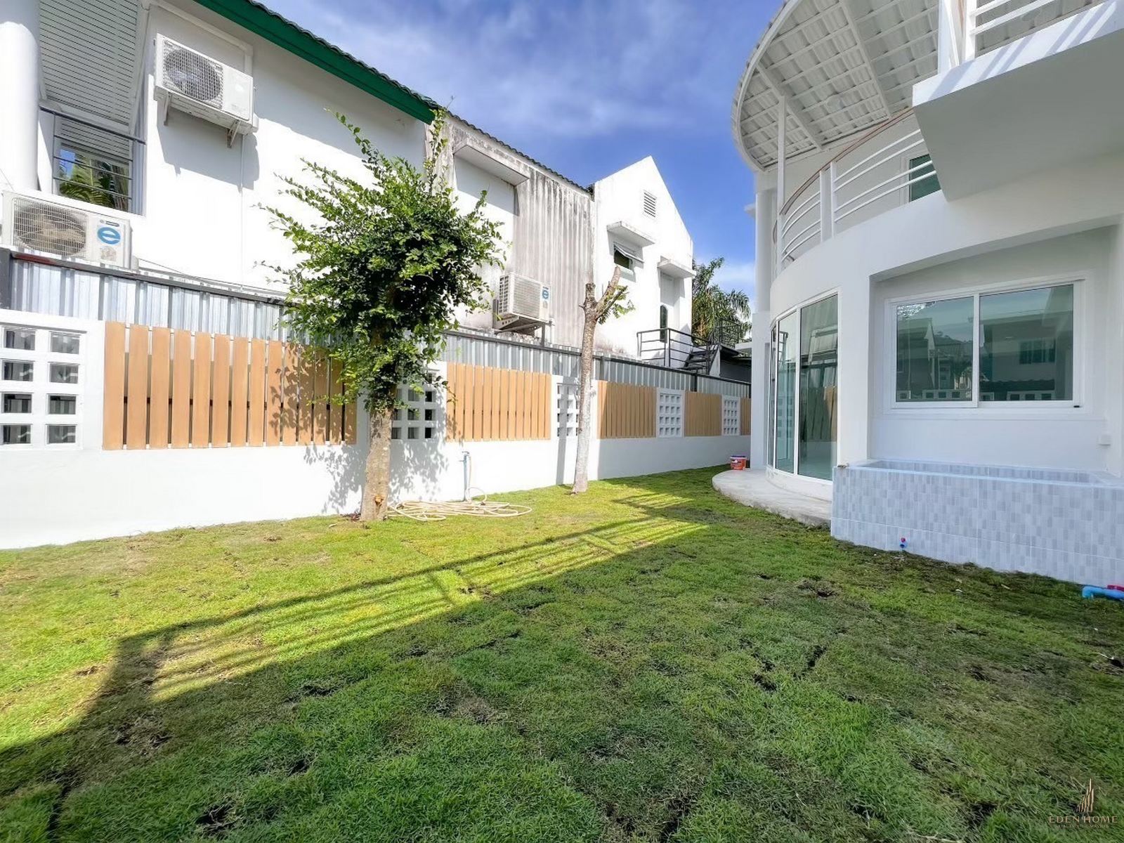 EHS-948_2 White house for sale in Kathu