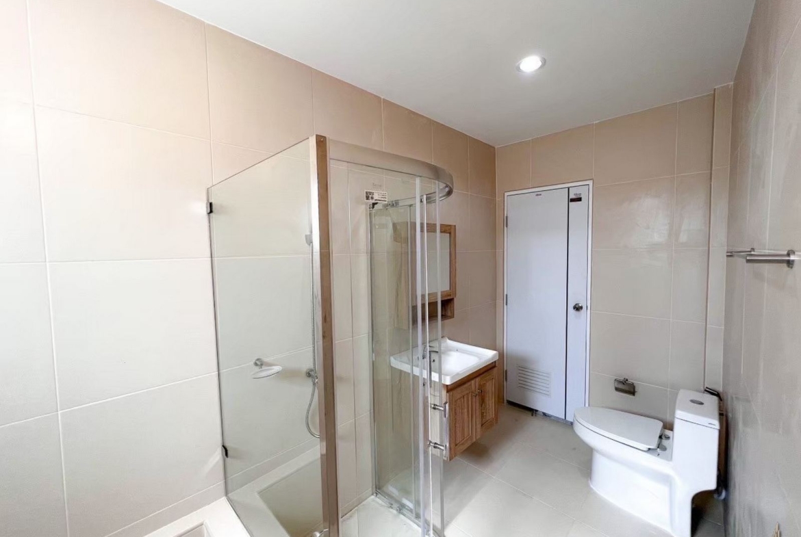 White house for sale in Kathu