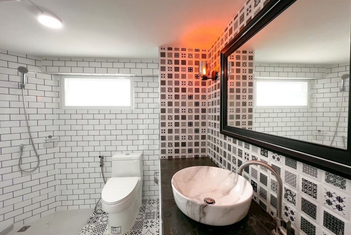 White house for sale in Kathu