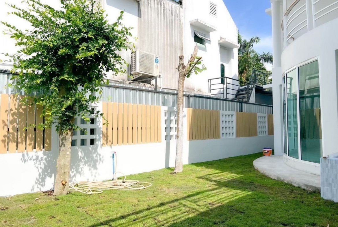 White house for sale in Kathu