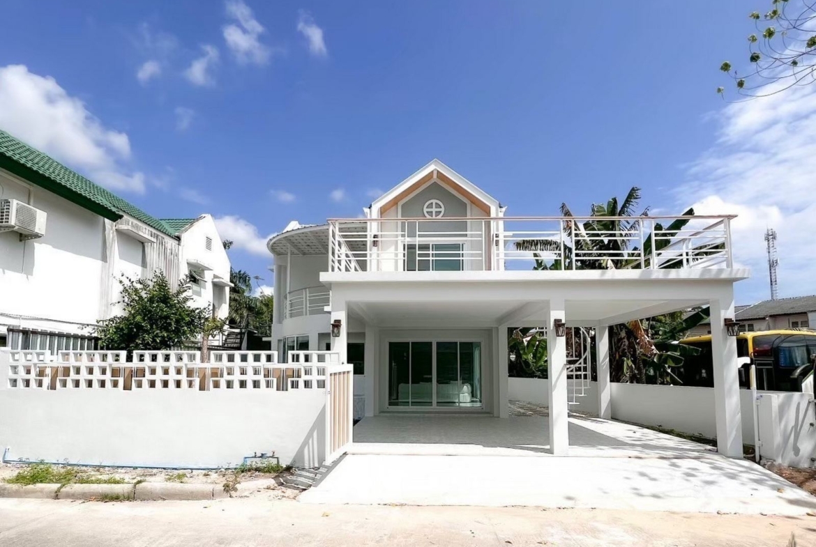 White house for sale in Kathu