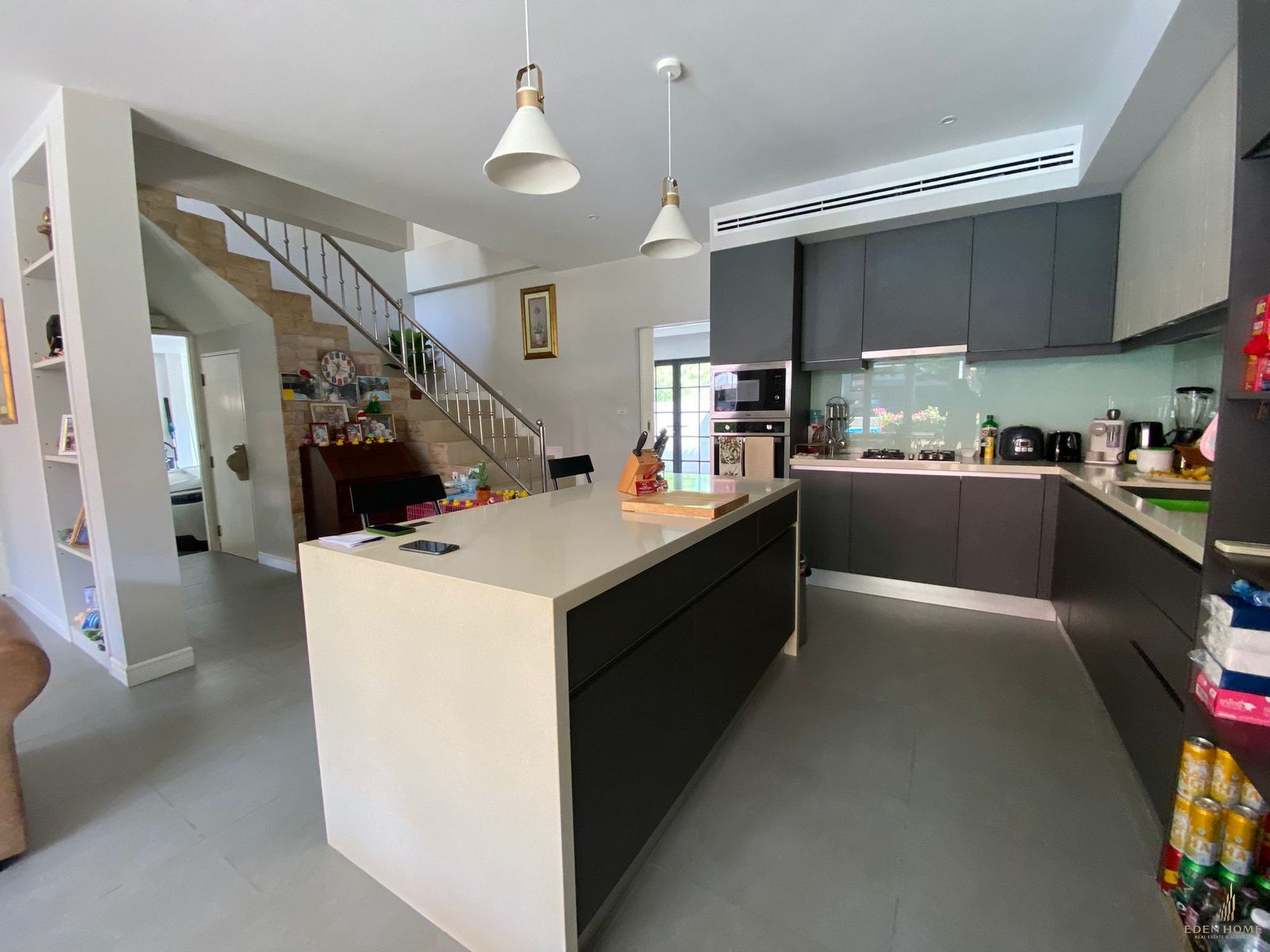 Spacious 6 bedroom pool villa for sale