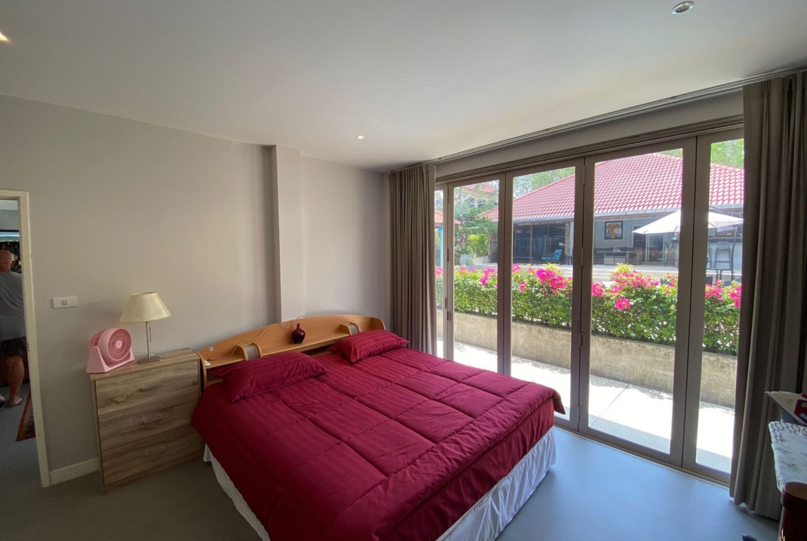 Spacious 6 bedroom pool villa for sale