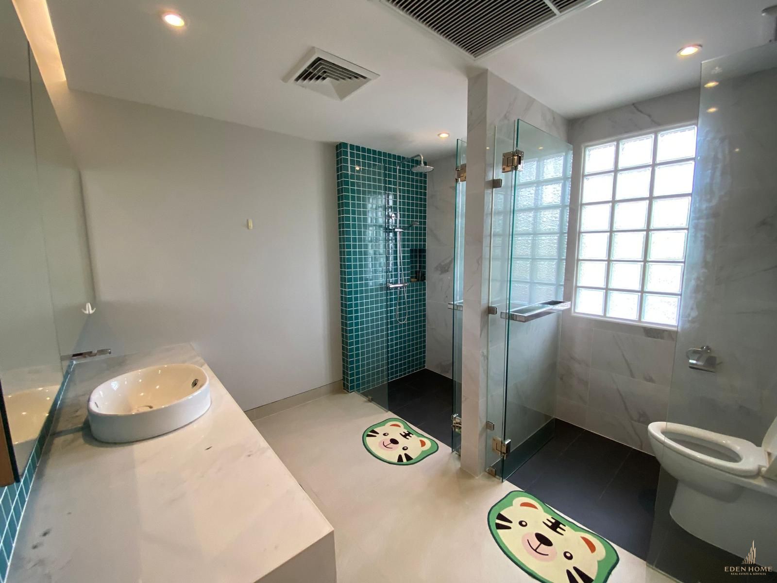 Spacious 6 bedroom pool villa for sale