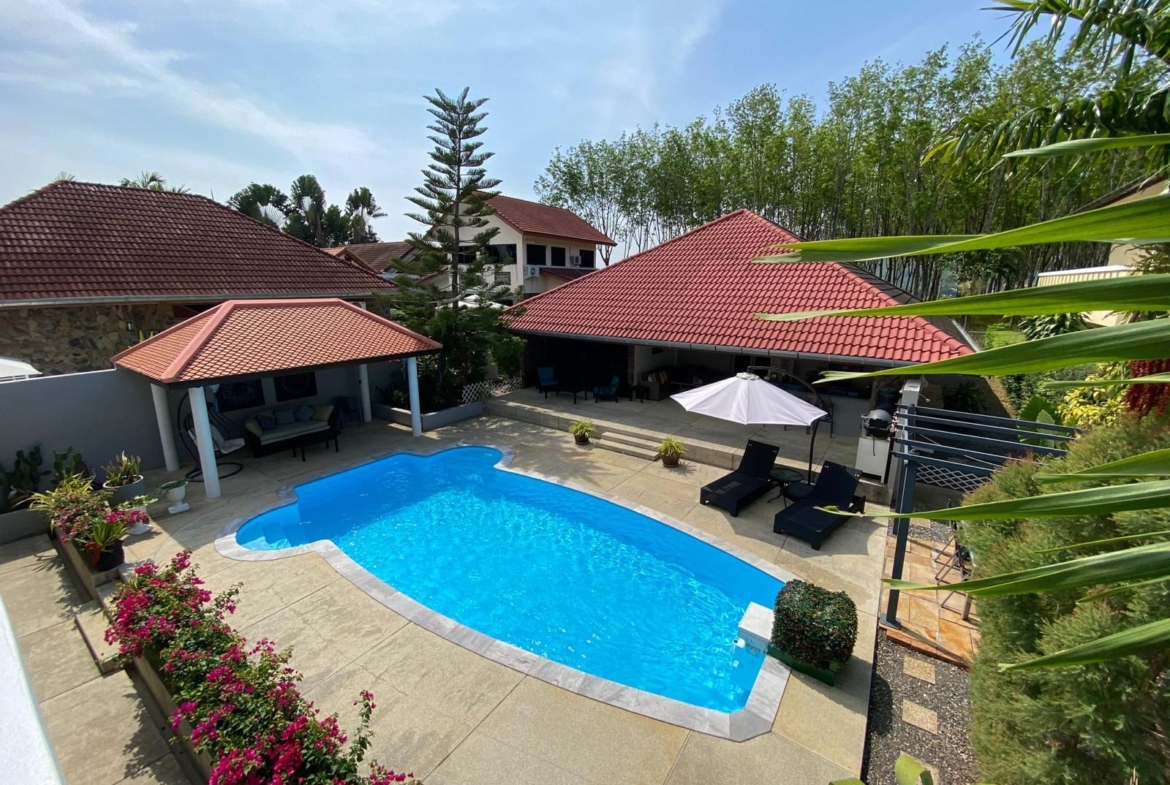 Spacious 6 bedroom pool villa for sale