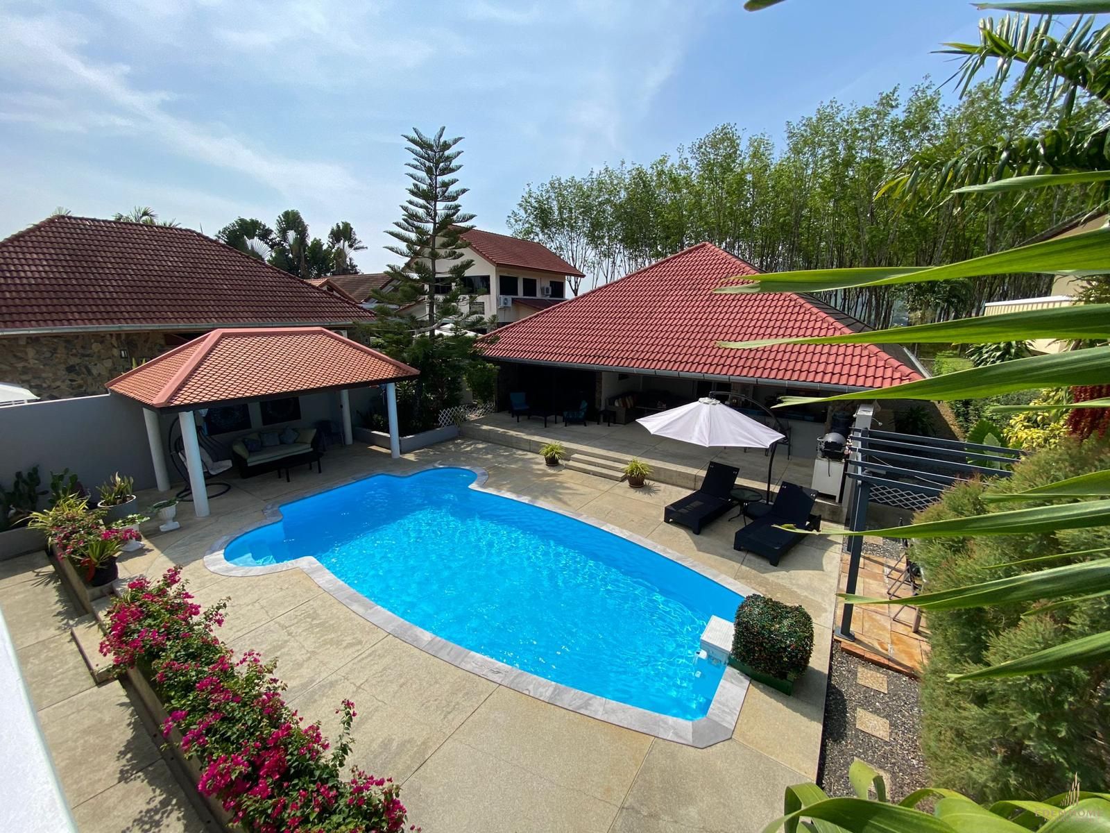 Spacious 6 bedroom pool villa for sale
