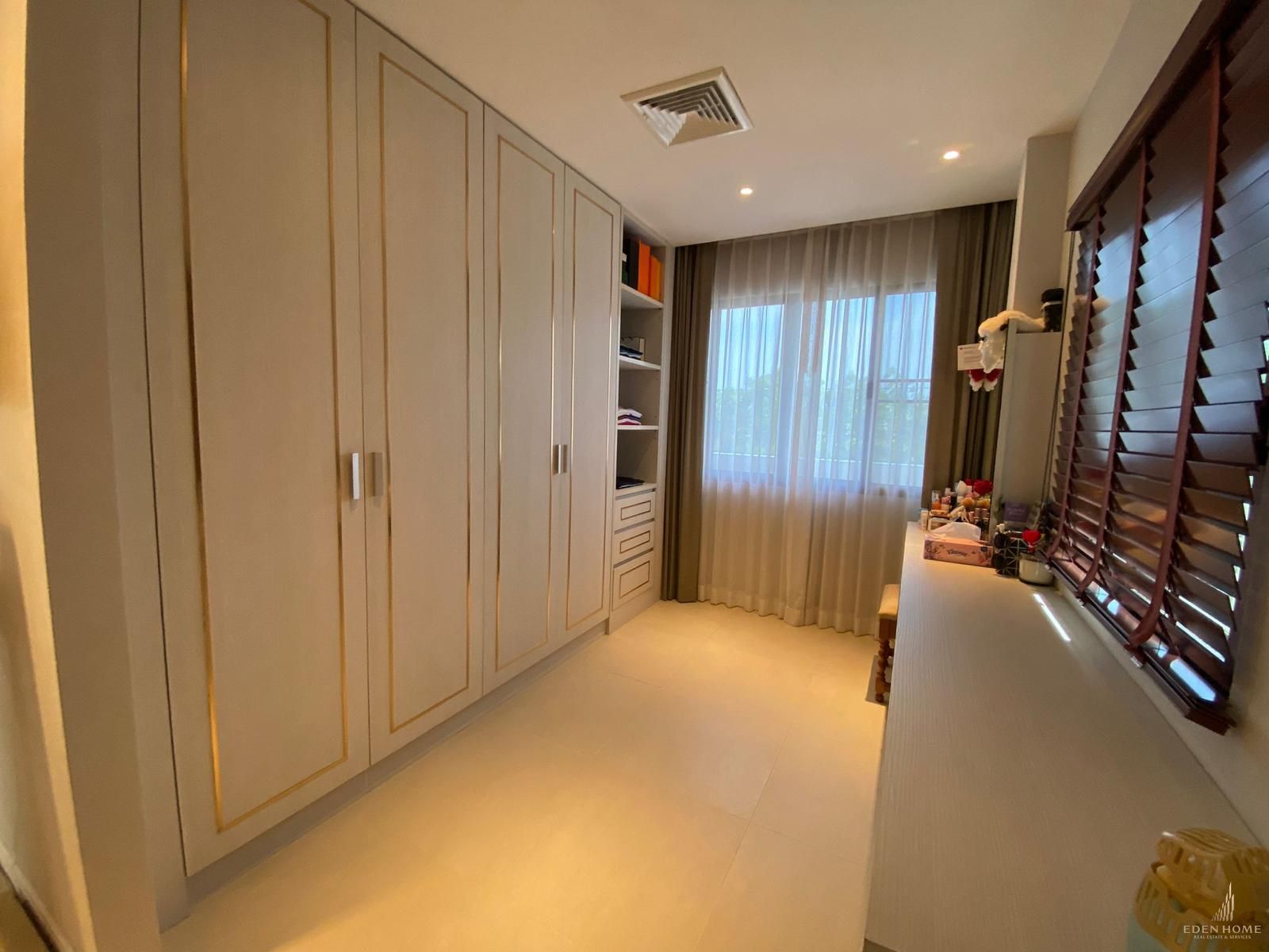 Spacious 6 bedroom pool villa for sale