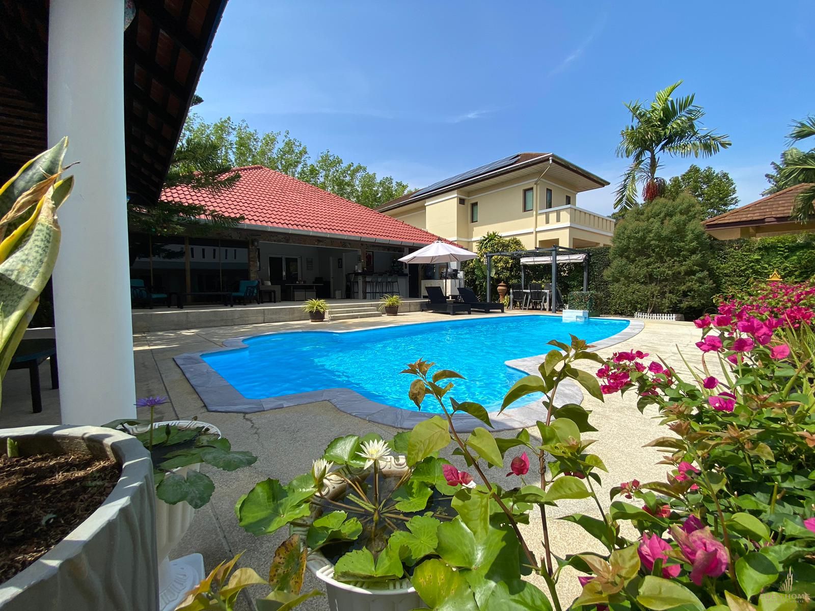 Spacious 6 bedroom pool villa for sale