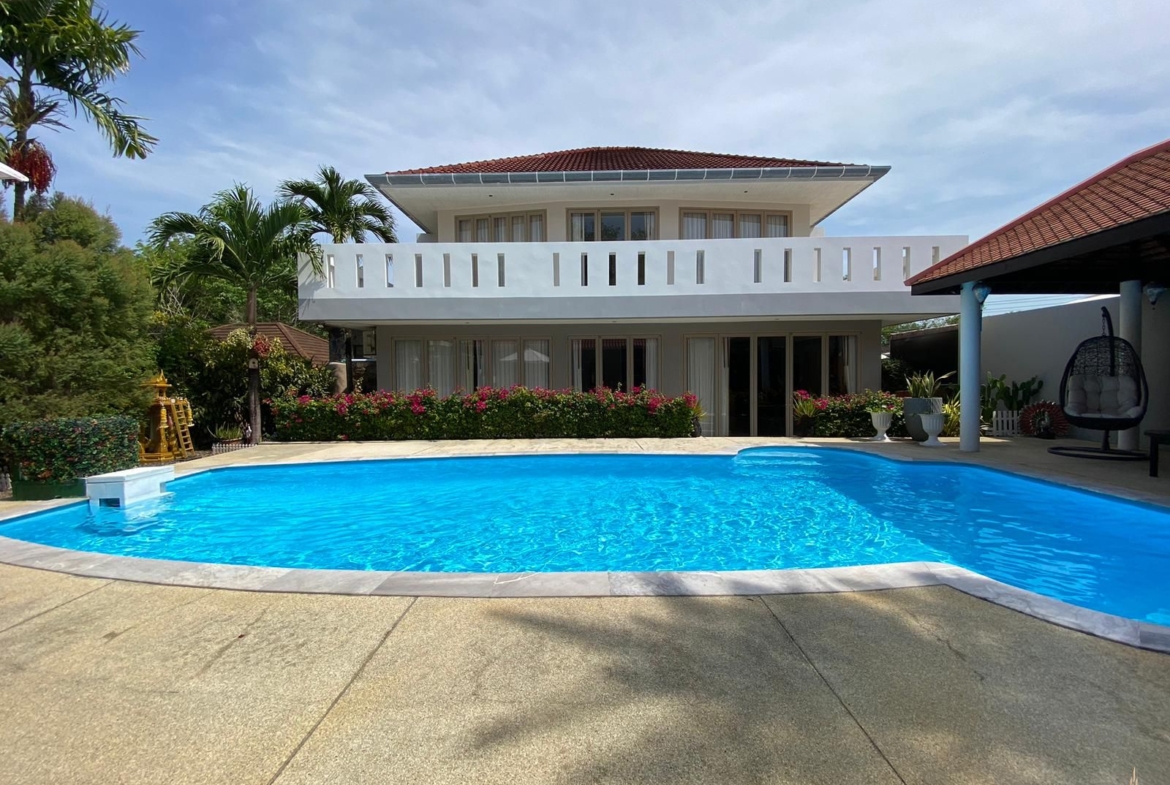 Spacious 6 bedroom pool villa for sale