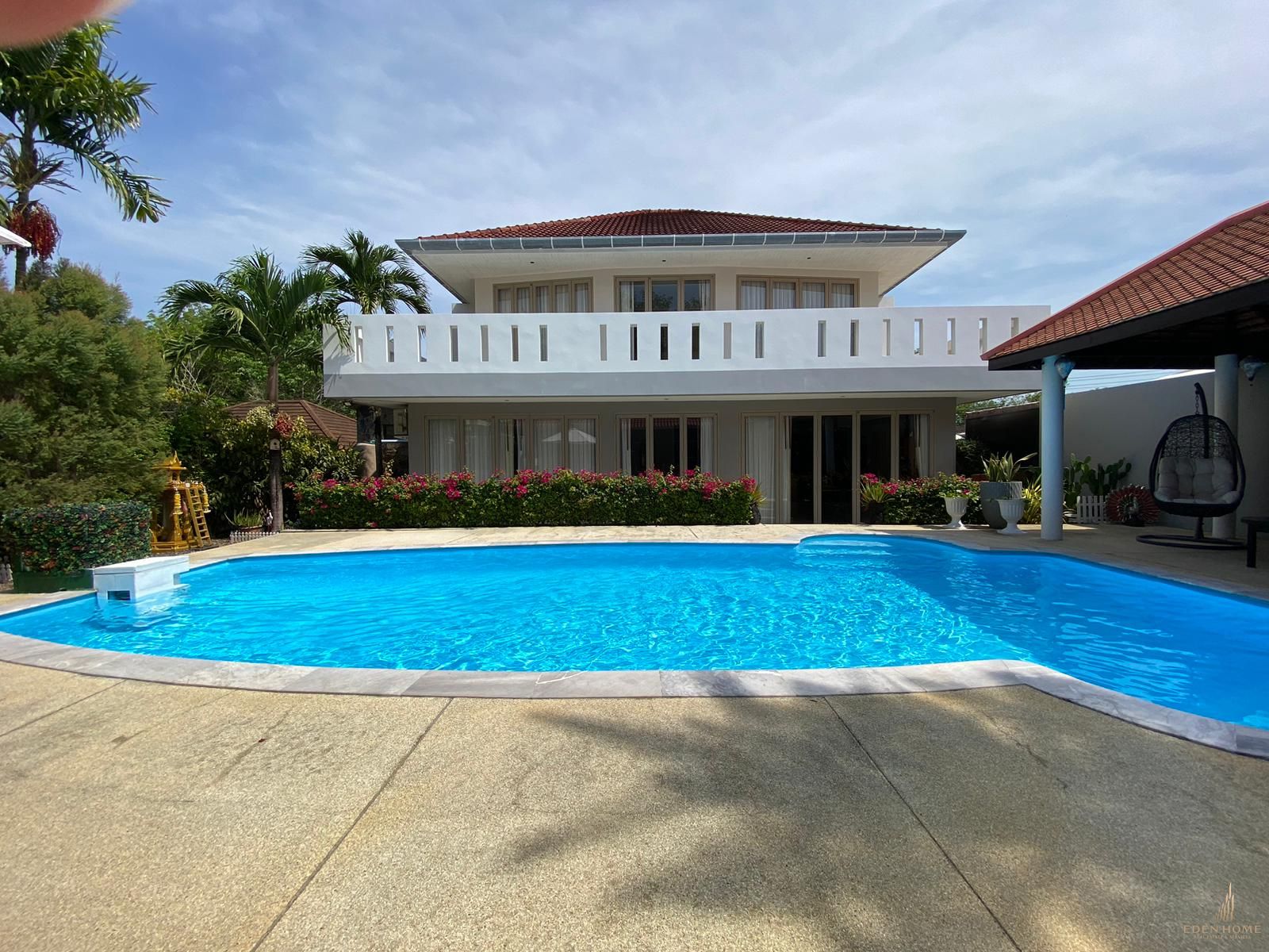 Spacious 6 bedroom pool villa for sale