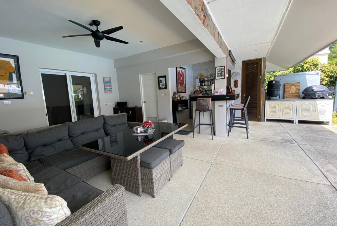 Spacious 6 bedroom pool villa for sale