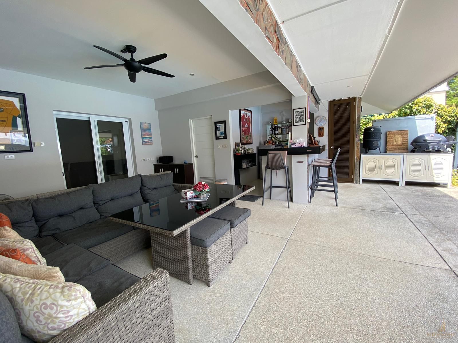 Spacious 6 bedroom pool villa for sale