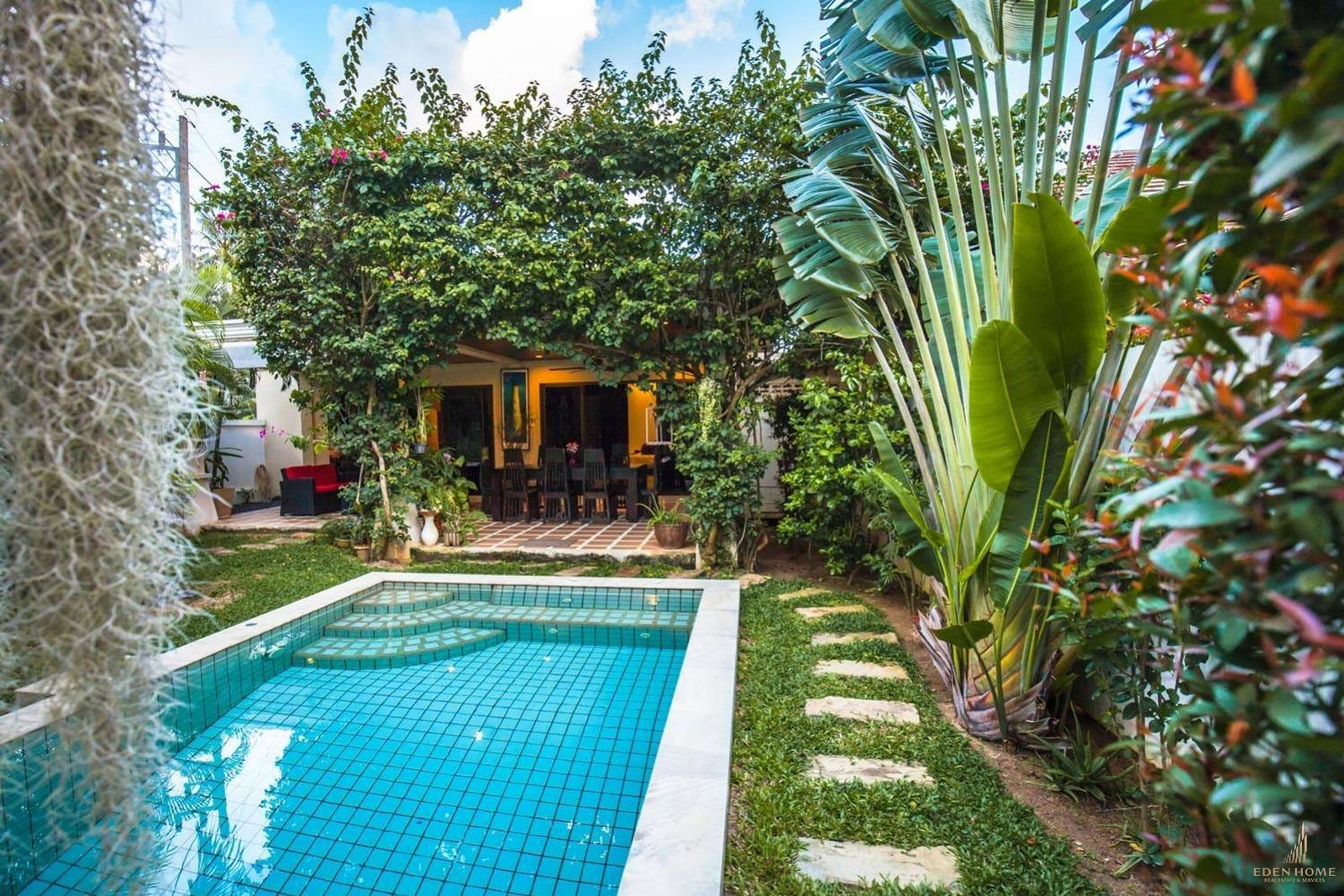 EHR-884_4 Bali style villa for rent in Rawai