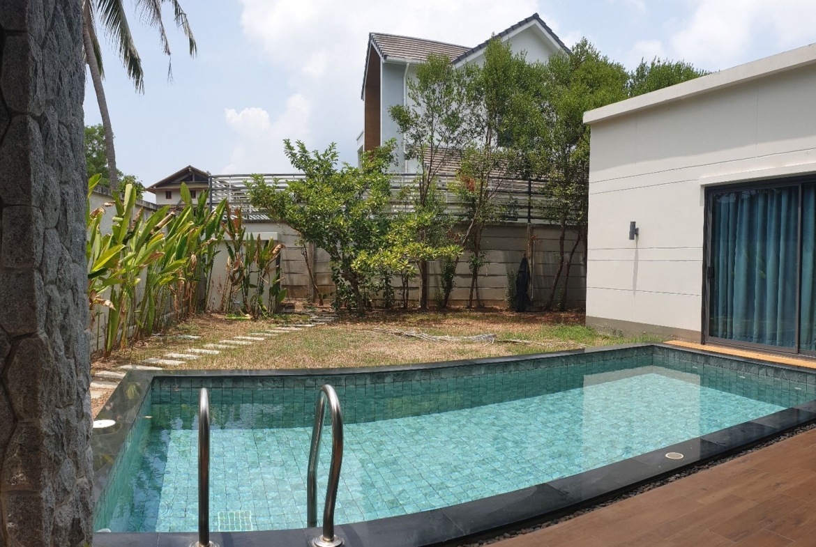 Private pool villa for rent at Chalong