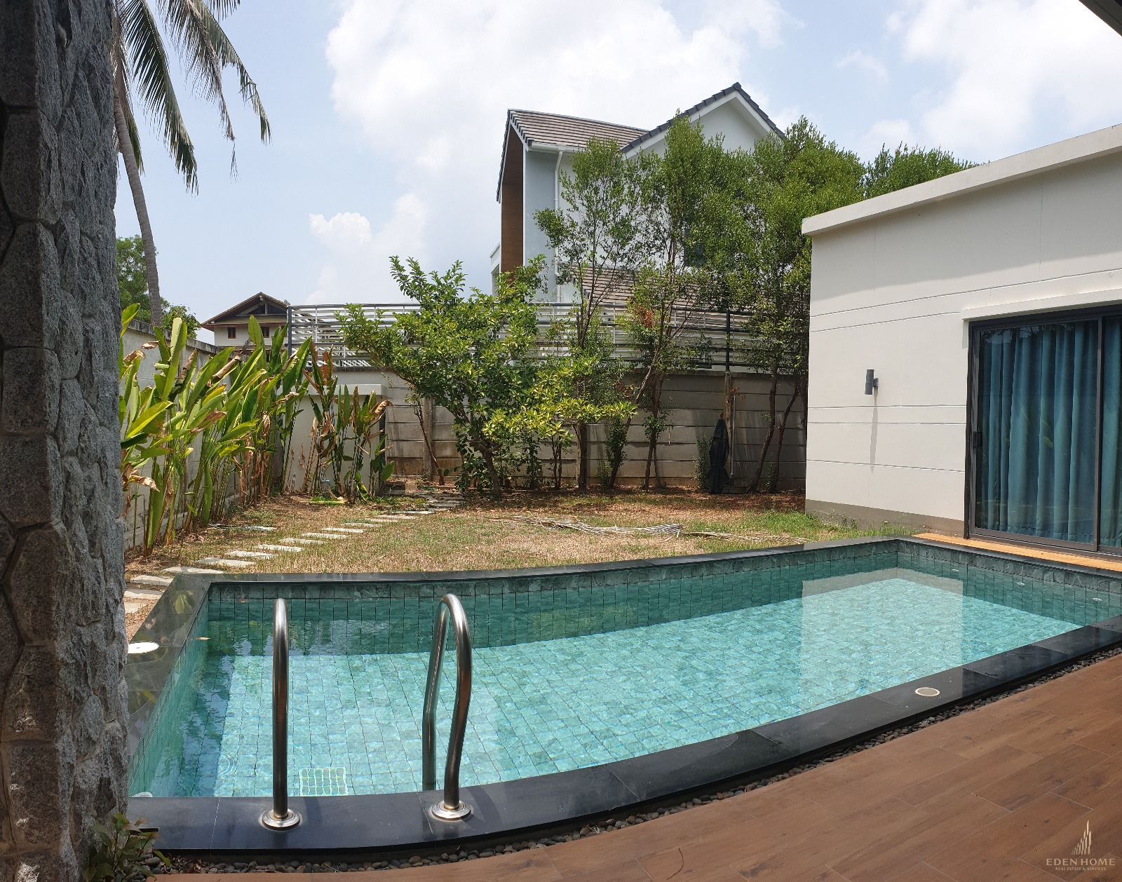 Private pool villa for rent at Chalong