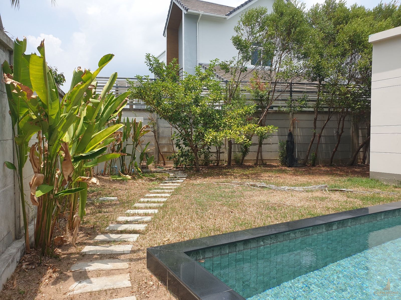 Private pool villa for rent at Chalong