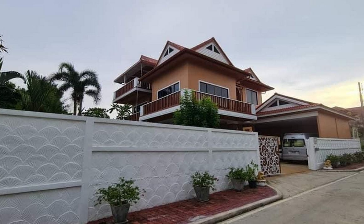 5-bedrooms villa at Rawai for Rent and Sale !