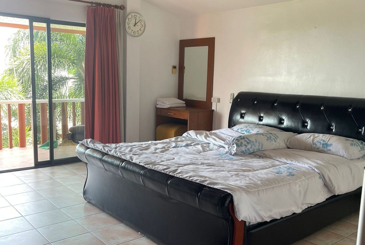 5-bedrooms villa at Rawai for Rent and Sale !