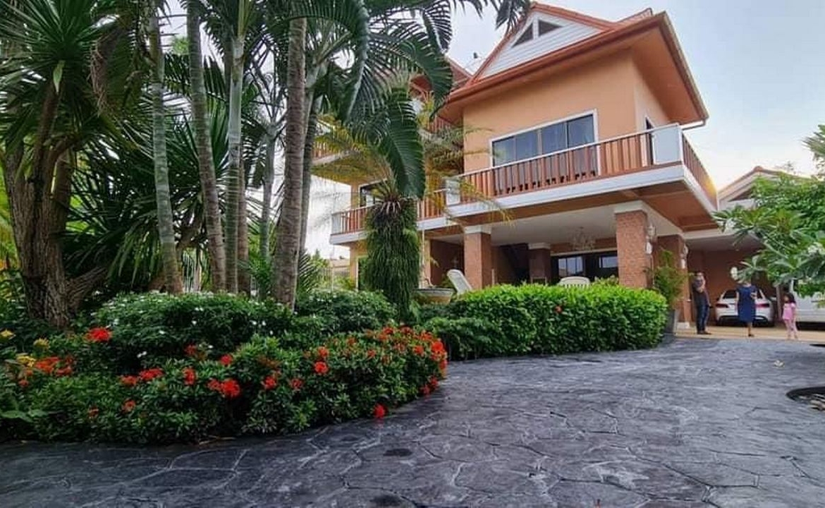 5-bedrooms villa at Rawai for Rent and Sale !