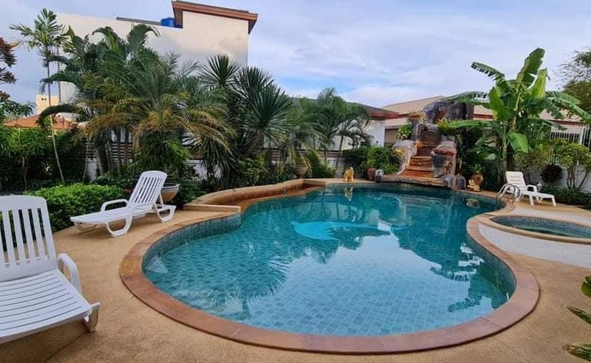 5-bedrooms villa at Rawai for Rent and Sale !