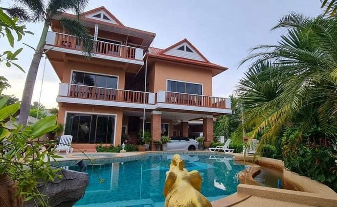 5-bedrooms villa at Rawai for Rent and Sale !