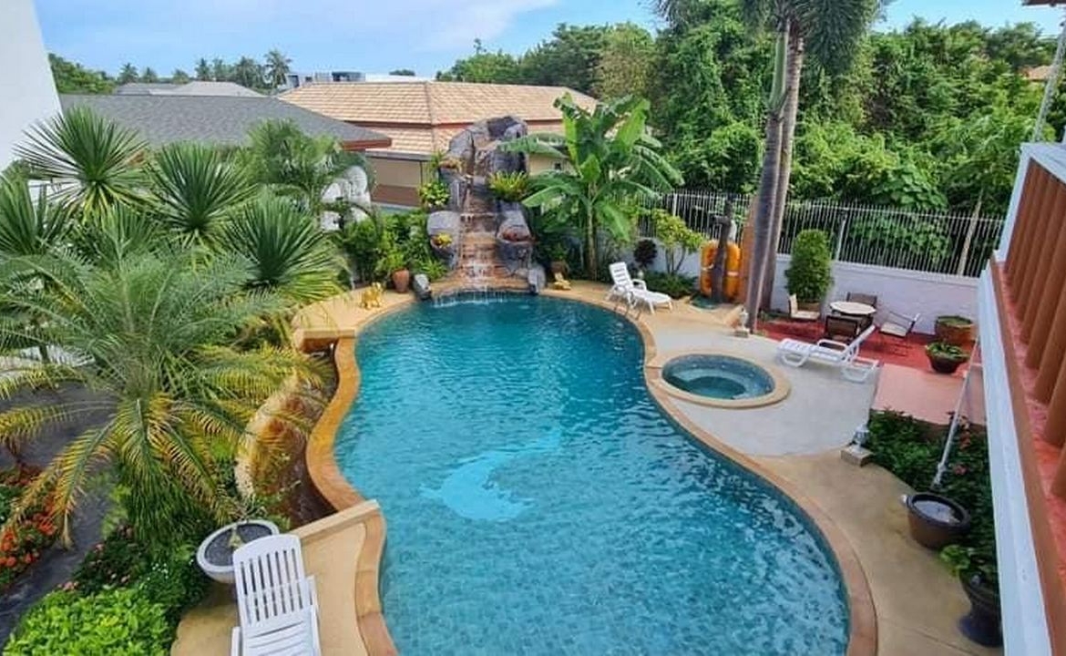 5-bedrooms villa at Rawai for Rent and Sale !