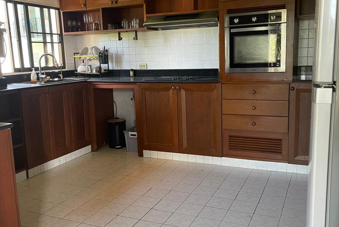5-bedrooms villa at Rawai for Rent and Sale !