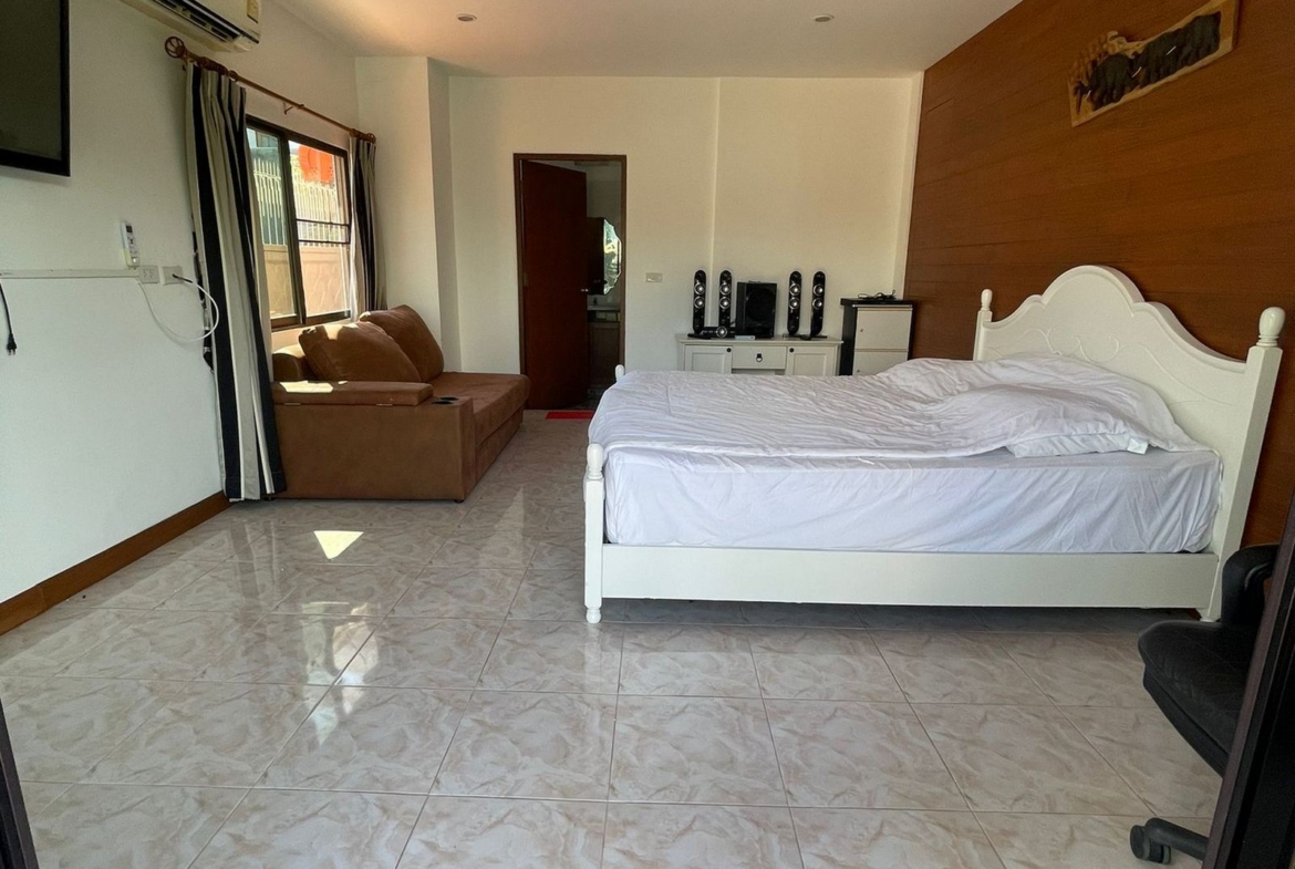 5-bedrooms villa at Rawai for Rent and Sale !