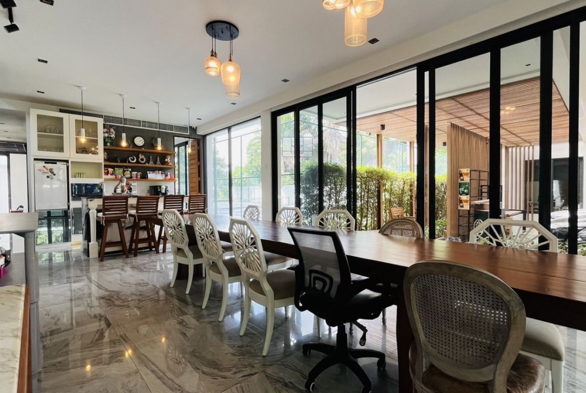 Luxury modern house for sale and rent at Kathu